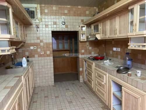 Villa 273 SQM Facing South on 10m Width Street Al-Olaya, Central Riyadh, Riyadh