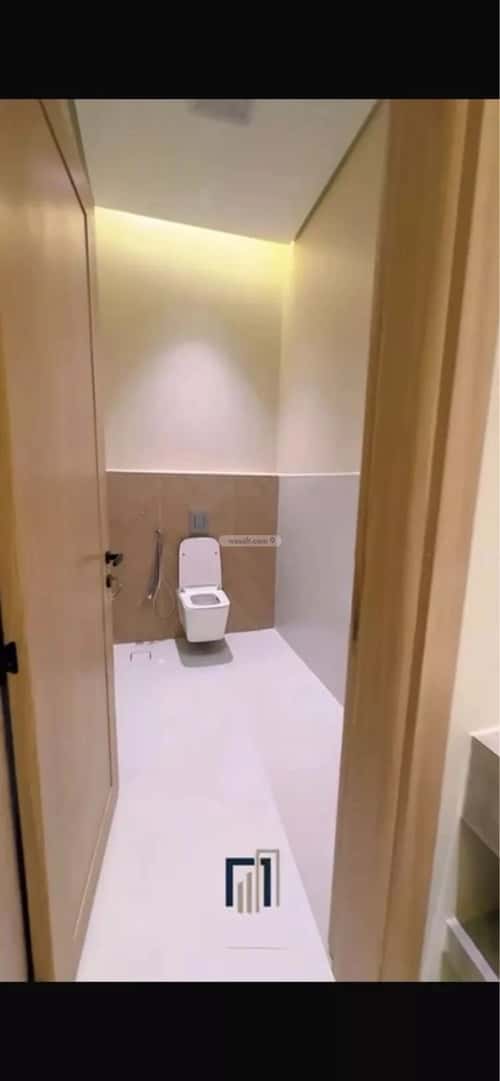 فيلا 312.5 متر مربع شرقية على شارع 15م الصواري، الخبر