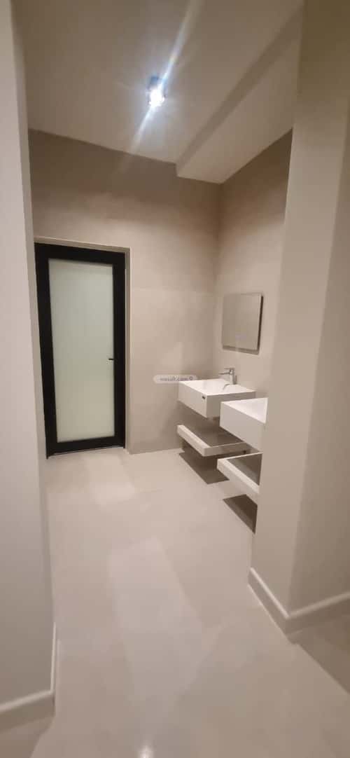 شقة 700 متر مربع ب 4 غرف النزهة، شمال الرياض، الرياض