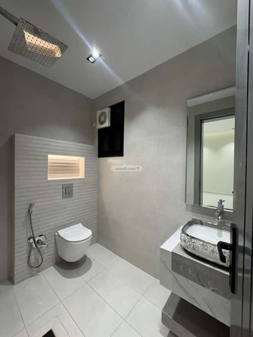 Floor 203 SQM with 6 bedrooms المعارض، خميس مشيط