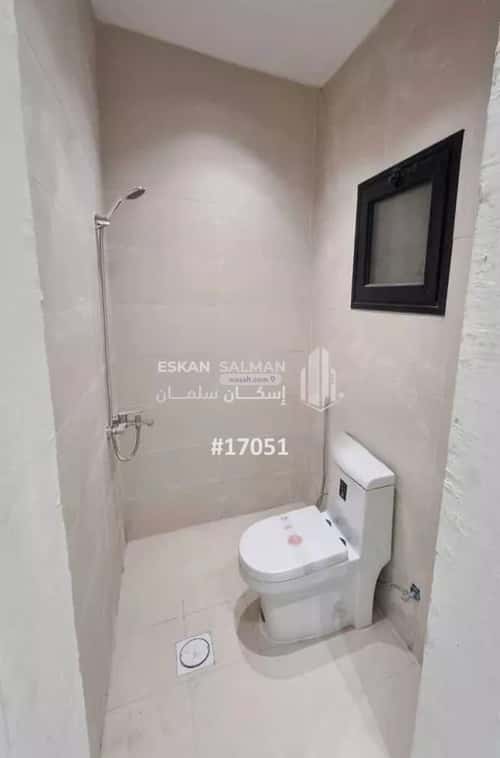 فيلا 250 متر مربع شرقية على شارع 20م ضاحية الملك فهد، الدمام