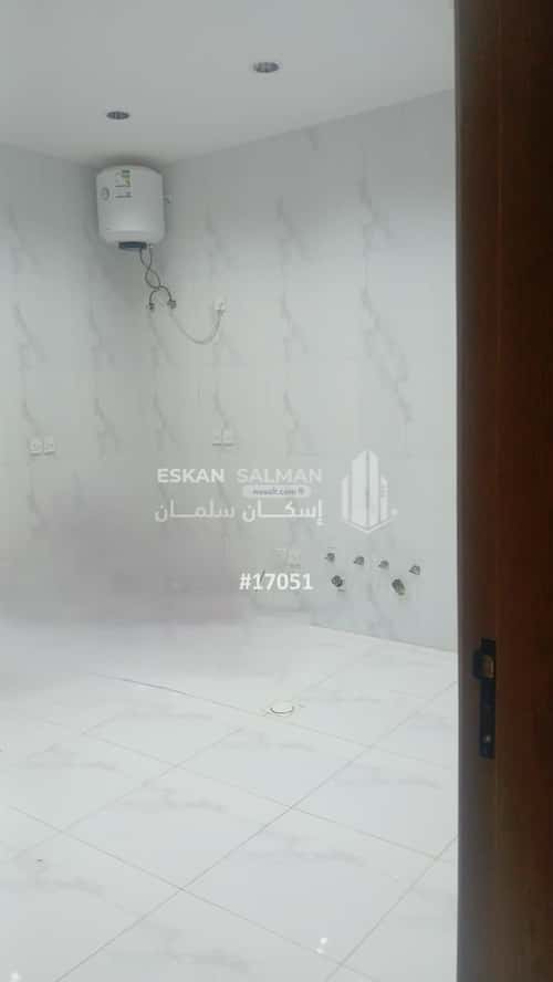 فيلا 250 متر مربع شرقية على شارع 20م ضاحية الملك فهد، الدمام