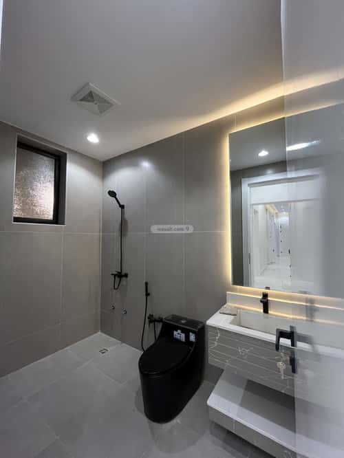 Floor 229 SQM with 6 bedrooms الزهور، أبها