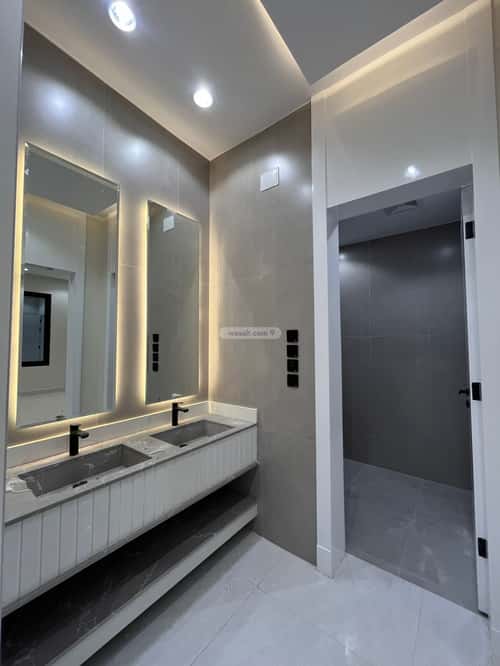 Floor 229 SQM with 6 bedrooms الزهور، أبها