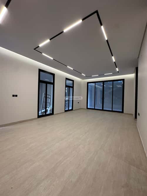 فيلا 300 متر مربع شمالية على شارع 18م الرمال، شرق الرياض، الرياض