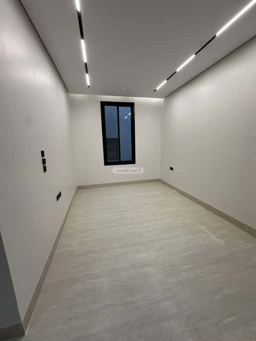 فيلا 300 متر مربع شمالية على شارع 18م الرمال، شرق الرياض، الرياض