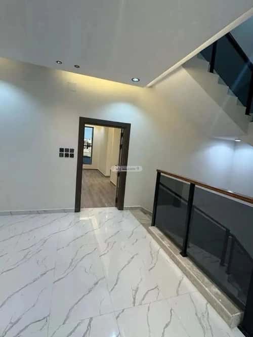 فيلا 400 متر مربع شمالية على شارع 10م الشفاء، حائل