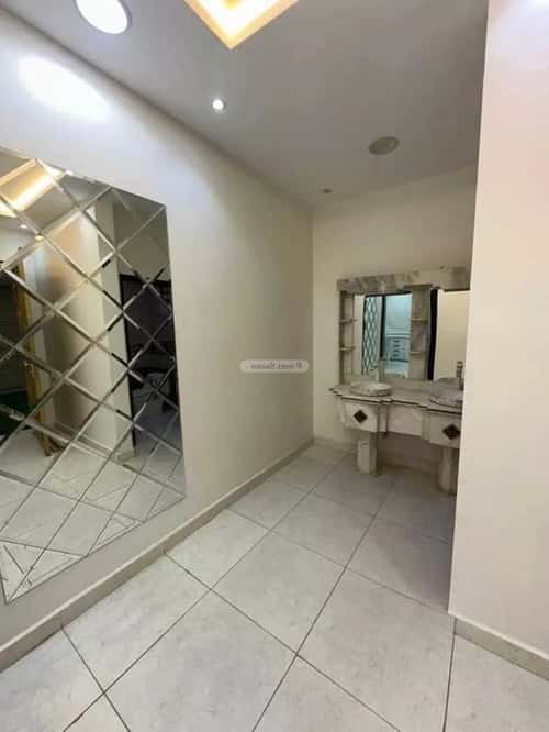 Floor 300 SQM with 6 Bedrooms Ar-Rimal, East Riyadh, Riyadh