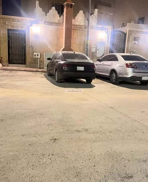 Floor 450 SQM with 5 Bedrooms Al-Aqeek, North Riyadh, Riyadh