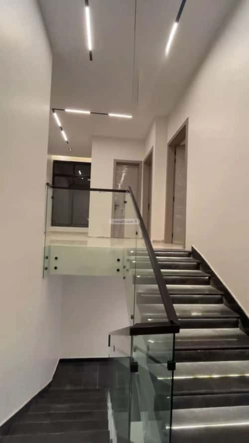 فيلا 250 متر مربع جنوبية على شارع 15م الرمال، شرق الرياض، الرياض