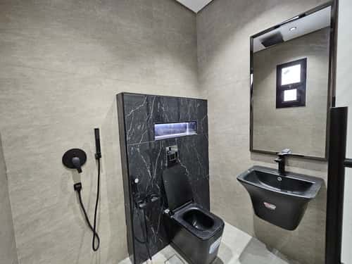 Floor with 5 Bedrooms Ar-Rimal, East Riyadh, Riyadh