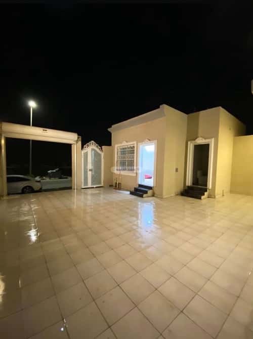 فيلا 300 متر مربع واجهة غربية ب 7 غرف الفرسان، الدمام