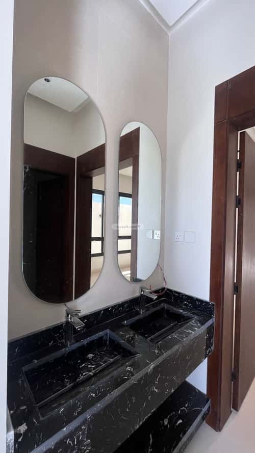 Floor 229 SQM with 6 bedrooms الزهور، أبها