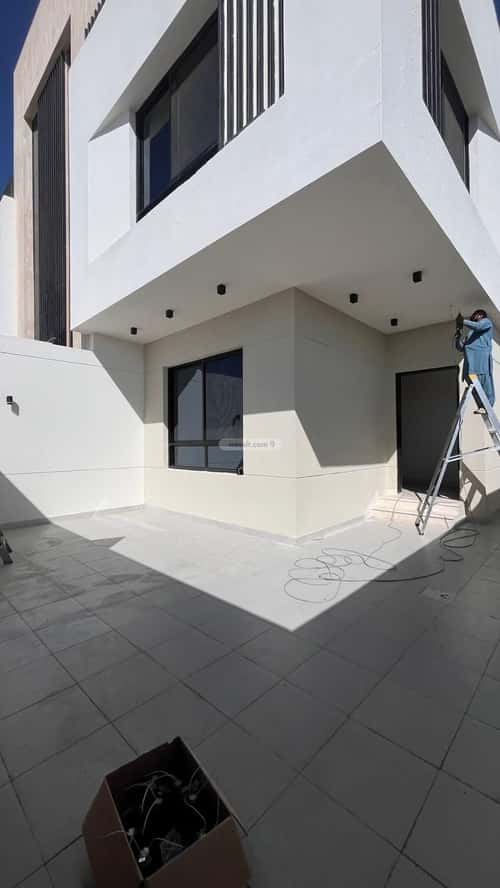 Floor 229 SQM with 6 bedrooms الزهور، أبها