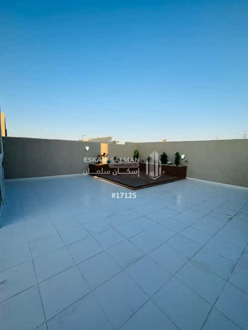 فيلا 305 متر مربع شرقية على شارع 15م الرحاب، الطائف