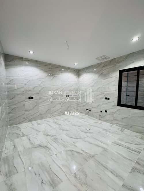 فيلا 305 متر مربع شرقية على شارع 15م الرحاب، الطائف