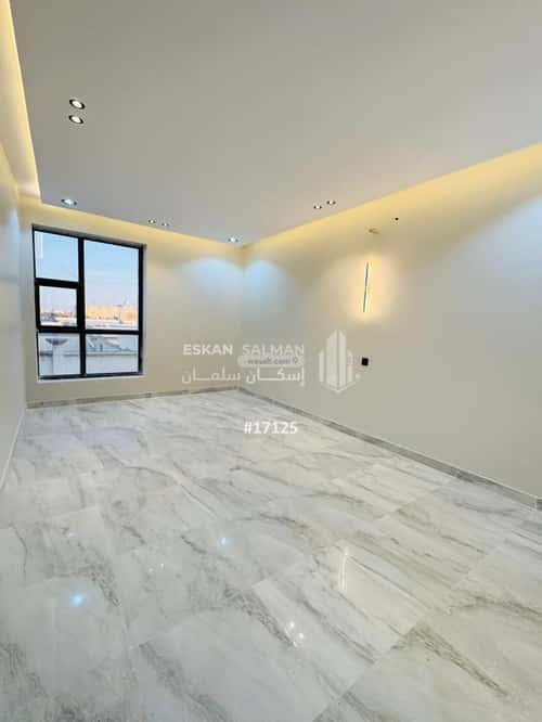 فيلا 305 متر مربع شرقية على شارع 15م الرحاب، الطائف