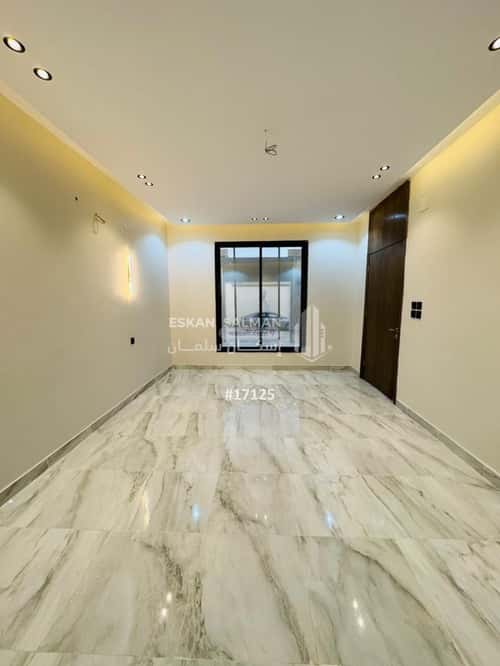 فيلا 305 متر مربع شرقية على شارع 15م الرحاب، الطائف