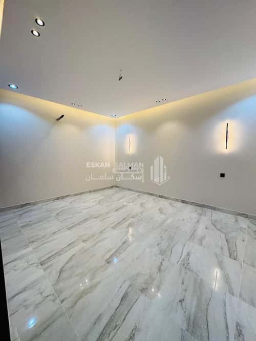 فيلا 305 متر مربع شرقية على شارع 15م الرحاب، الطائف