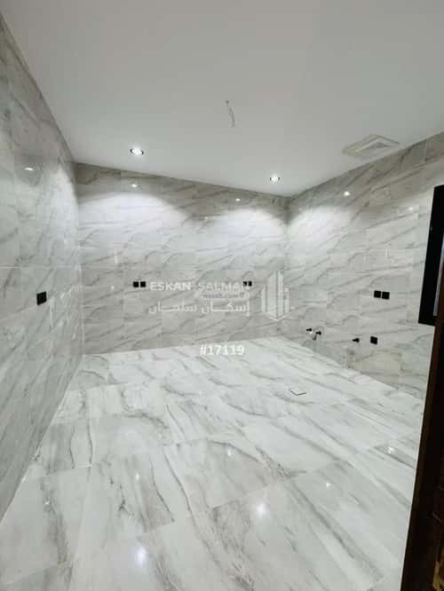 فيلا 305 متر مربع شرقية على شارع 15م الرحاب، الطائف