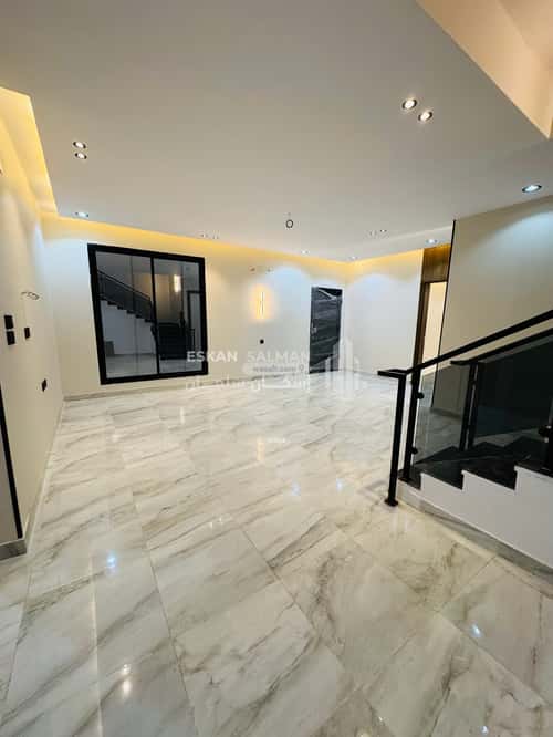 فيلا 305 متر مربع شمالية على شارع 12م الرحاب، الطائف