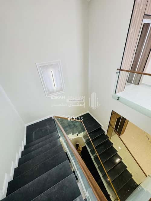 فيلا 299.96 متر مربع شمالية شرقية على شارع 15م الرحاب، الطائف