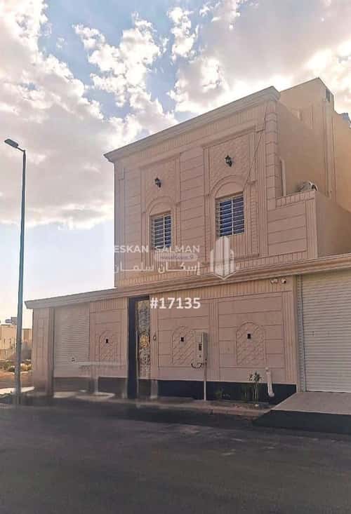 فيلا 299.96 متر مربع شمالية شرقية على شارع 15م الرحاب، الطائف