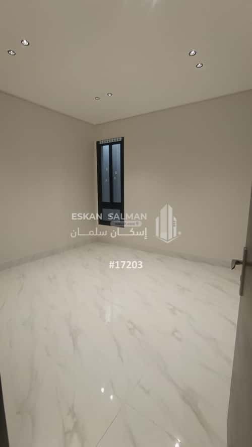 فيلا 238.3 متر مربع شرقية على شارع 18م ضاحية الملك فهد، الدمام