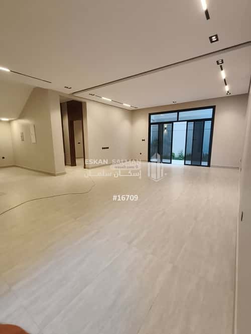 8 bedroom villa in Al Rimal