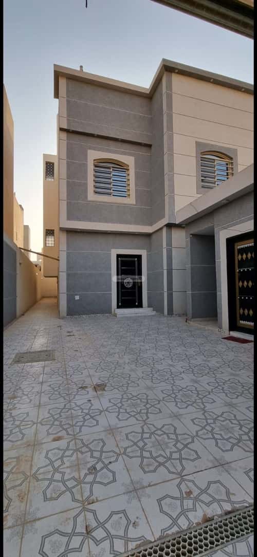 فيلا 290 متر مربع شرقية على شارع 15م بدر، جنوب الرياض، الرياض