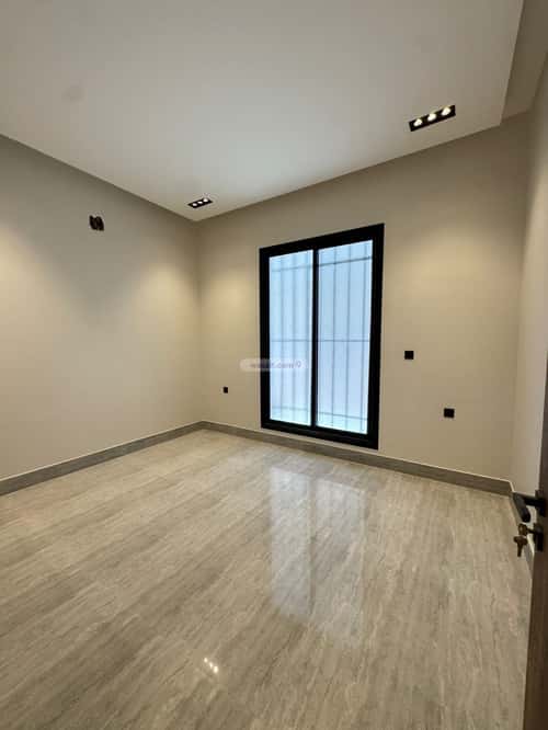 فيلا 210 متر مربع جنوبية على شارع 18م العارض، شمال الرياض، الرياض