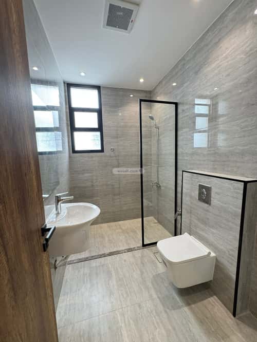 فيلا 210 متر مربع جنوبية على شارع 18م العارض، شمال الرياض، الرياض