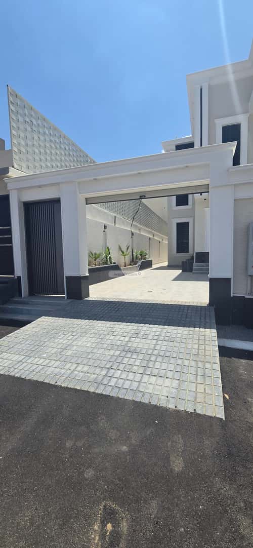 فيلا 479.2 متر مربع شرقية على شارع 15م القافلة، خميس مشيط