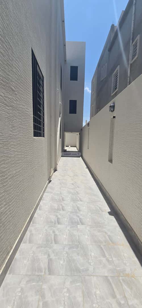 فيلا 479.2 متر مربع شرقية على شارع 15م القافلة، خميس مشيط