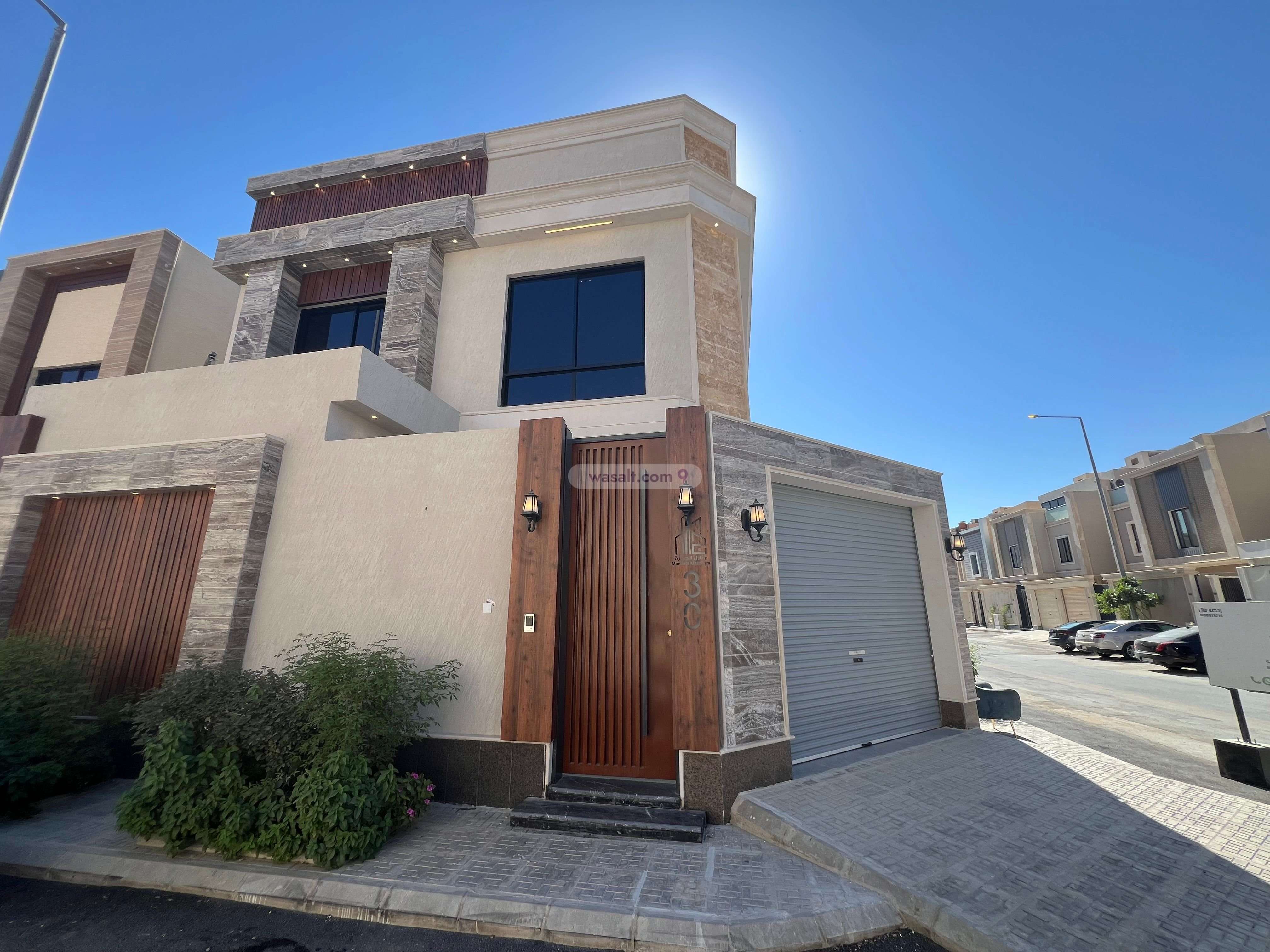 Villa 338 SQM facing North West on 20m width street للبيع