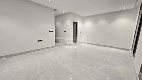 فيلا 250 متر مربع شرقية على شارع 15م العقيق، الخبر