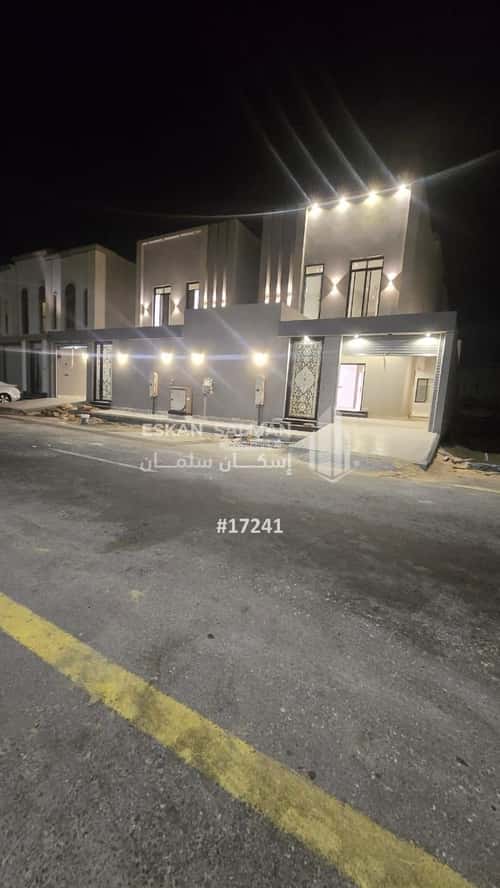 فيلا 250 متر مربع شرقية على شارع 15م العقيق، الخبر