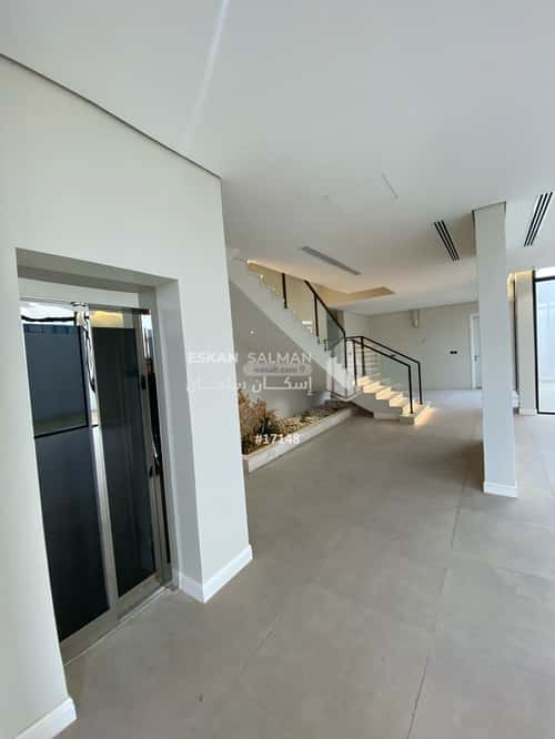 فيلا 393.65 متر مربع جنوبية على شارع 15م الحزم، بريدة