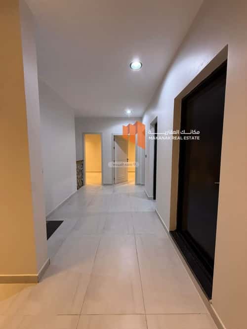 فيلا 300 متر مربع واجهة شرقية ب 5 غرف العروبة، الدمام