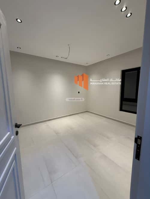 فيلا 300 متر مربع واجهة شرقية ب 5 غرف العروبة، الدمام