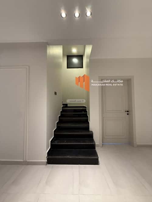 فيلا 300 متر مربع واجهة شرقية ب 5 غرف العروبة، الدمام