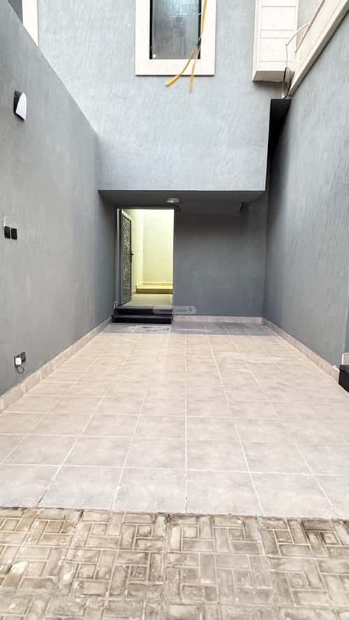 Floor 147 SQM with 5 bedrooms بدر، جنوب الرياض، الرياض