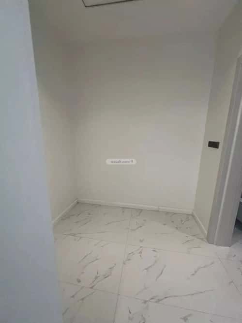 فيلا 320 متر مربع شمالية على شارع 20م الزرقاء، بريدة