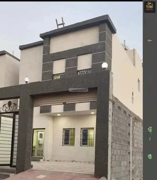 فيلا 250 متر مربع شمالية على شارع 18م ضاحية الملك فهد، الدمام