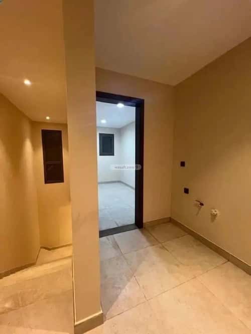 فيلا 350 متر مربع واجهة شمالية ب 5 غرف عكاظ، جنوب الرياض، الرياض