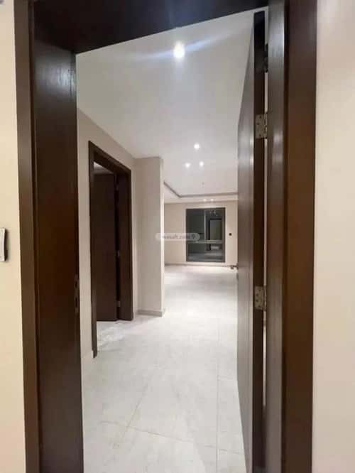 فيلا 350 متر مربع واجهة شمالية ب 5 غرف عكاظ، جنوب الرياض، الرياض