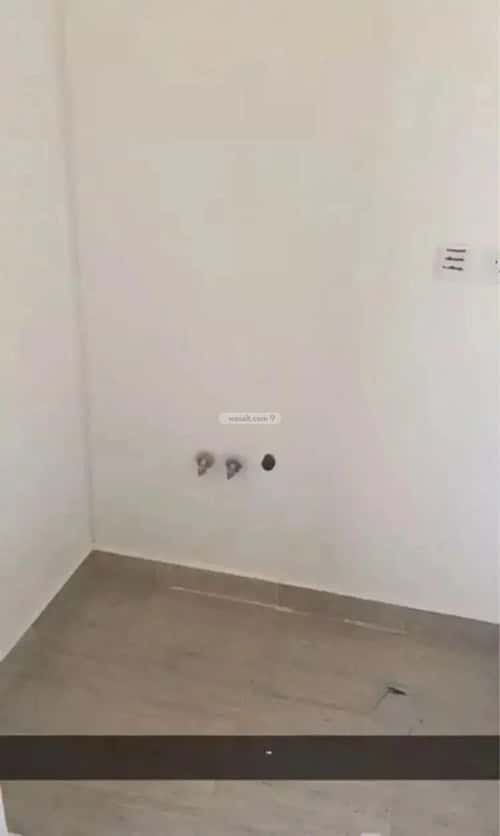 فيلا 250 متر مربع شرقية على شارع 20م مطار الملك خالد الدولي، شمال الرياض، الرياض