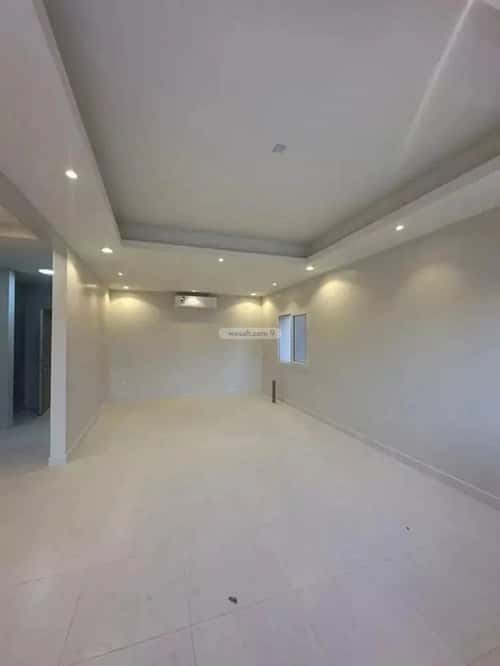 فيلا 250 متر مربع شرقية على شارع 18م مطار الملك خالد الدولي، شمال الرياض، الرياض