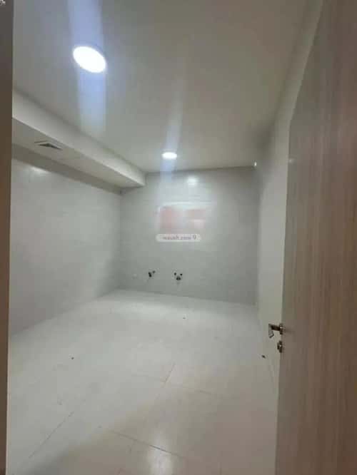 فيلا 250 متر مربع شرقية على شارع 18م مطار الملك خالد الدولي، شمال الرياض، الرياض