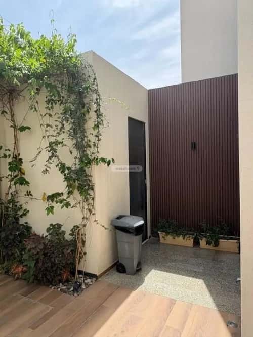 فيلا 500 متر مربع شرقية على شارع 18م النرجس، شمال الرياض، الرياض